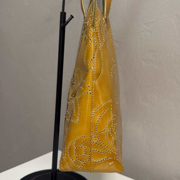 CHANEL Perforated Camellia Patent Leather Tote - Picture 10 of 16